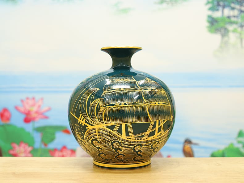 Bình Gốm Vẽ Vàng Mệnh Mộc “Tài Lộc Viên Mãn”